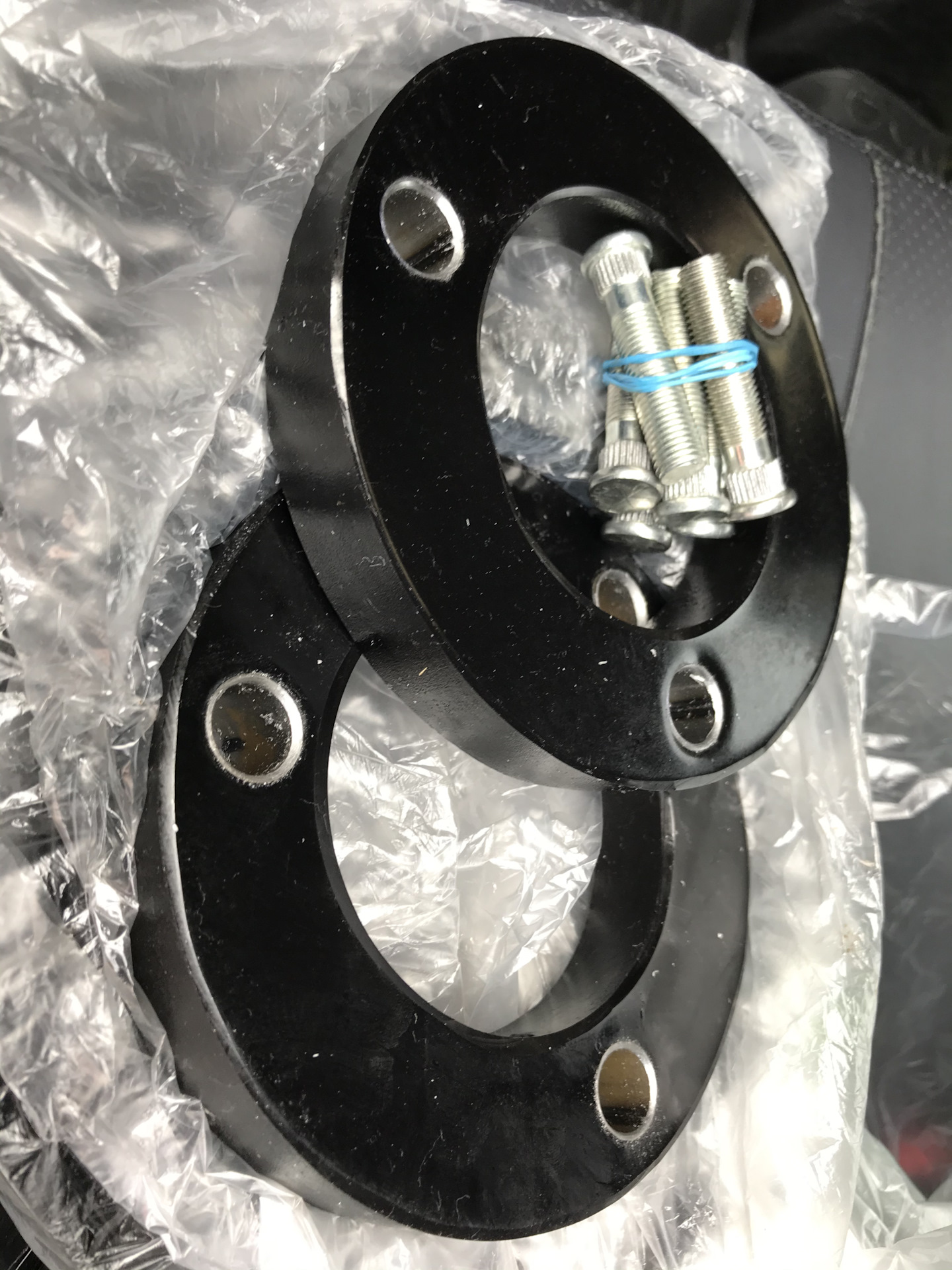 Проставки паджеро. Паджеро 4 проставки под задние пружины. 7 митсубиси паджеро. 7 митсубиси паджеро. Проставки паджеро.