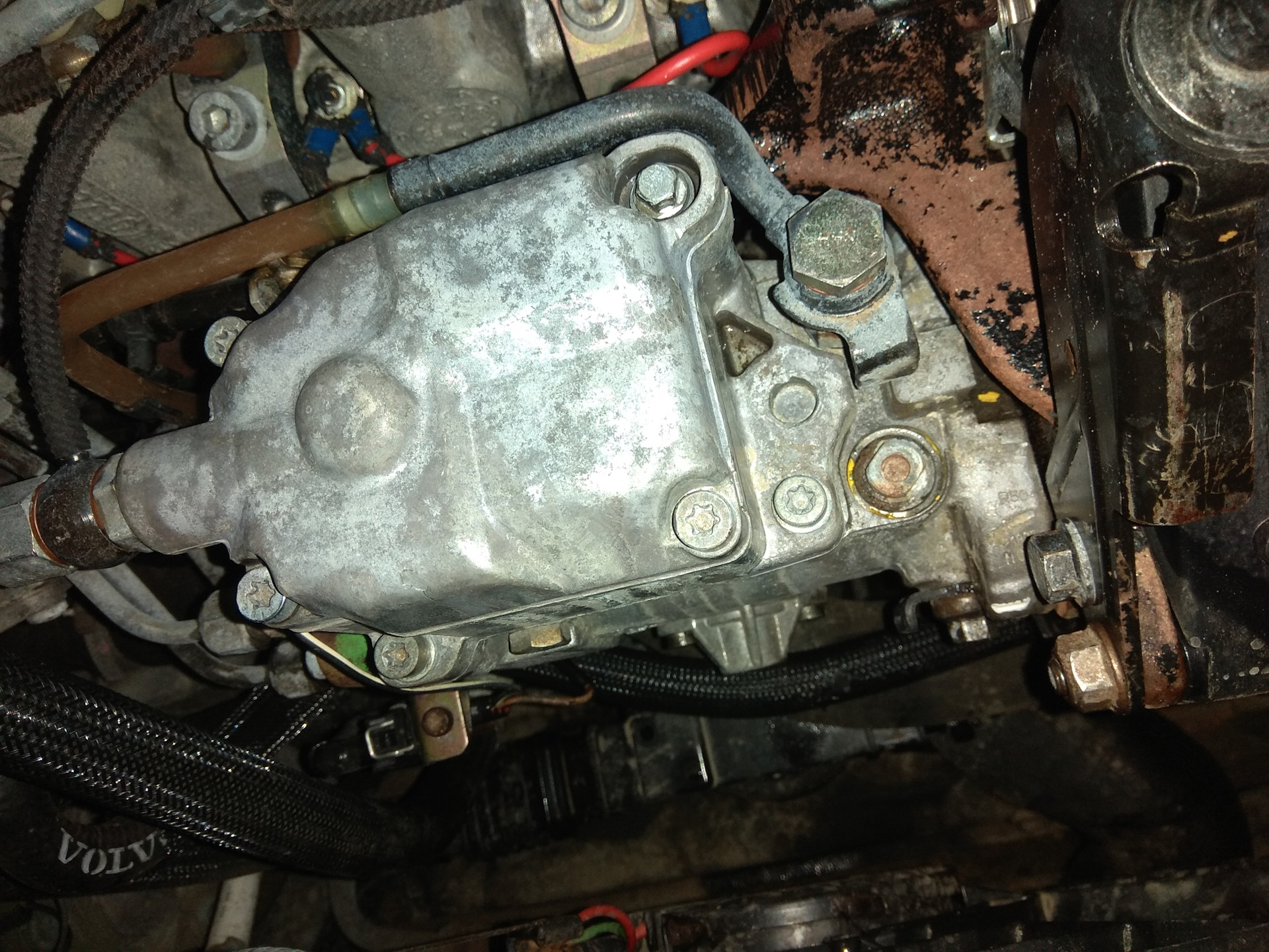 Замена уплотнение тнвд — Volvo V70 I, 2,5 л, 1999 года | своими руками ...