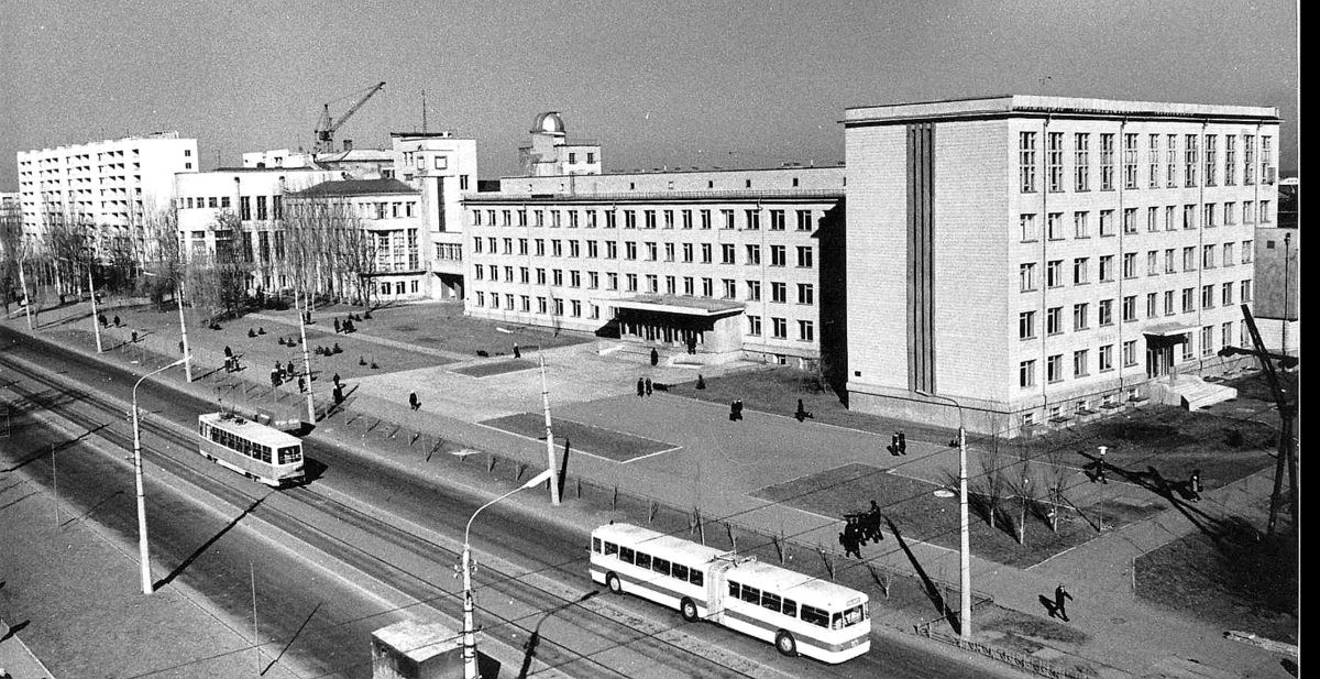 Е луганск. Ворошиловград. Ворошиловград СССР. Луганск 1990 год. Ворошиловград 80 годы.