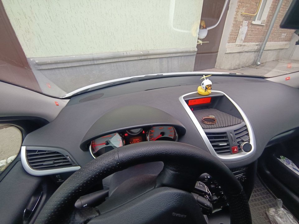 Сверчки в салоне — Peugeot 207, 1,4 л, 2010 года | просто так | DRIVE2