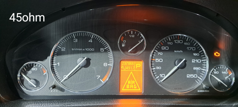 Сопротивление датчика уровня топлива и стрелка прибора. — Peugeot 407 ...