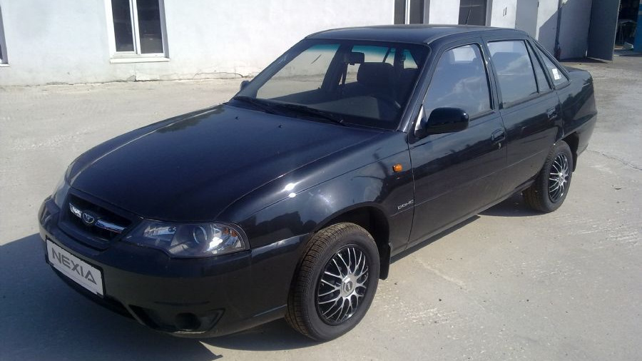 Daewoo Nexia 1 6 черная