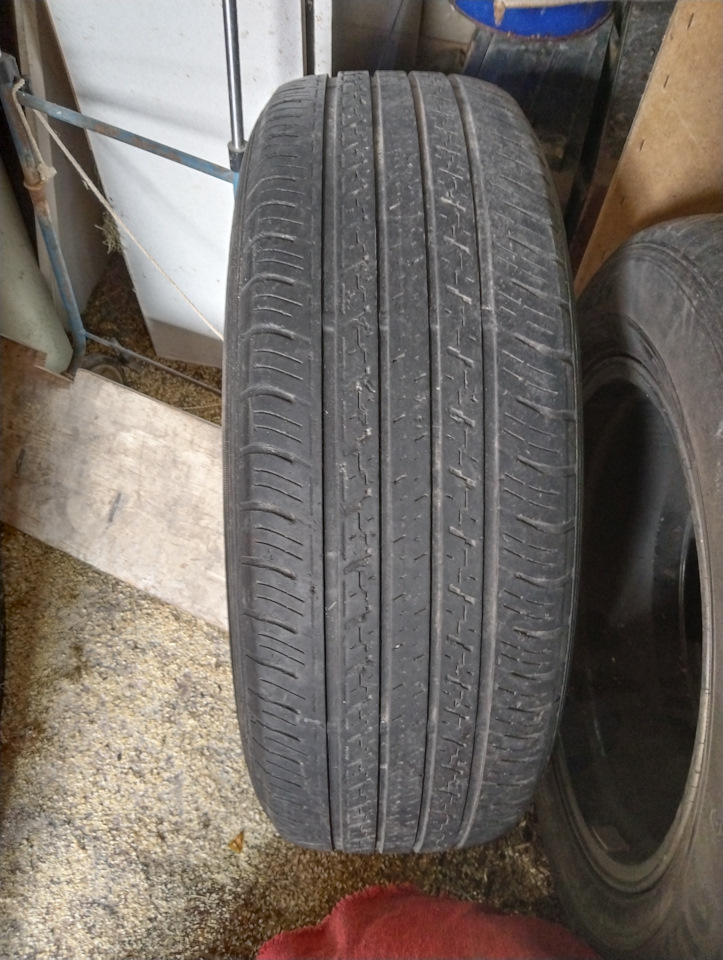 Шины летние Dunlop 225/65 R17 на Toyota RAV4 (IV). Б/у | 6 000 ₽ в ...