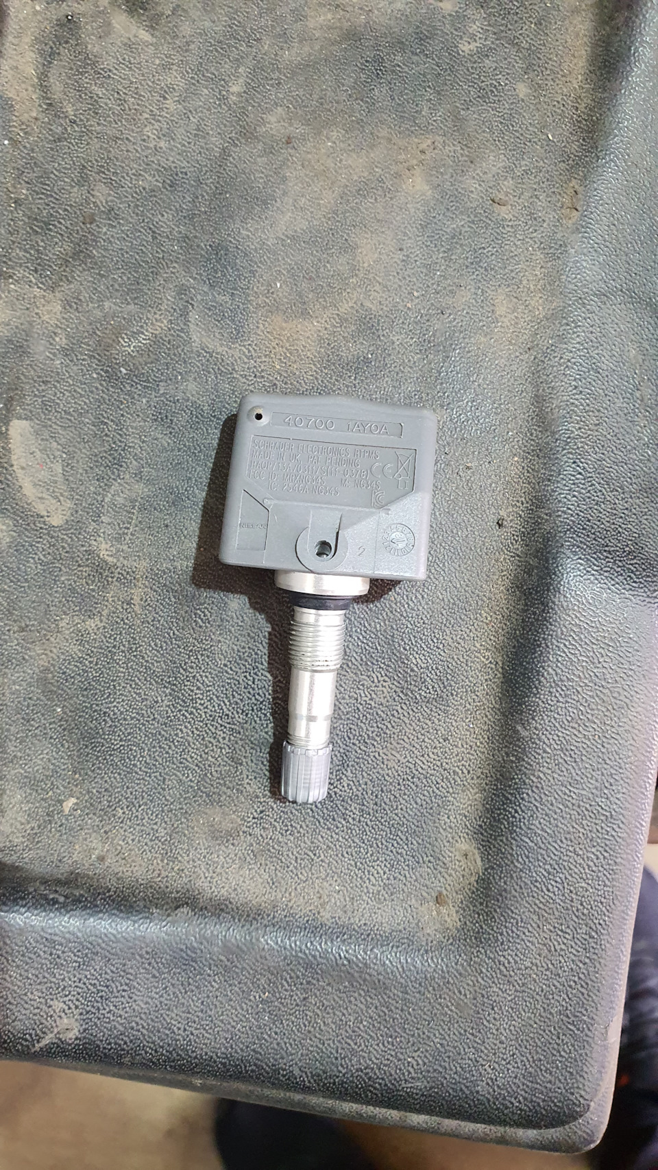 Замена датчик давление в колесе. — Infiniti FX (2G), 3,7 л, 2010 года ...