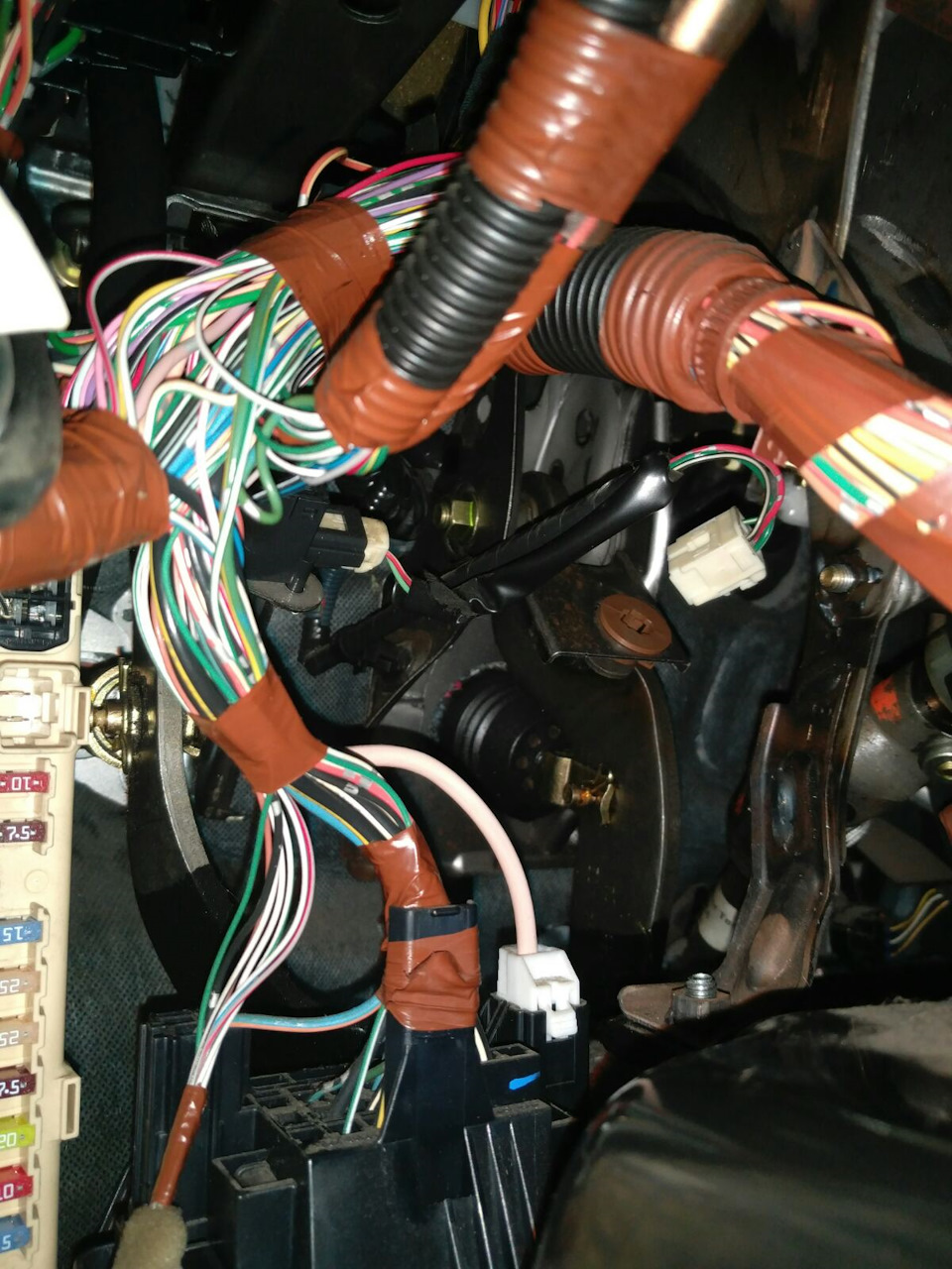 Нужна помощь. Горит только центральный стоп-сигнал. Ошибки ABS, VSC ...