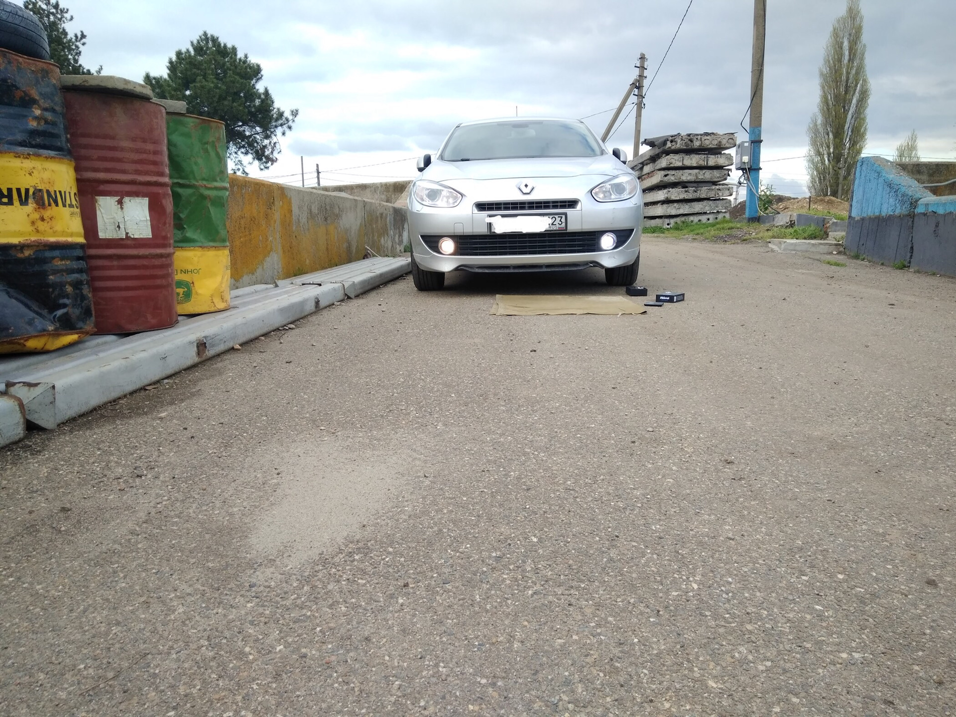 Не люблю желтый свет в фарах!) — Renault Fluence, 2 л., 2012 года ...