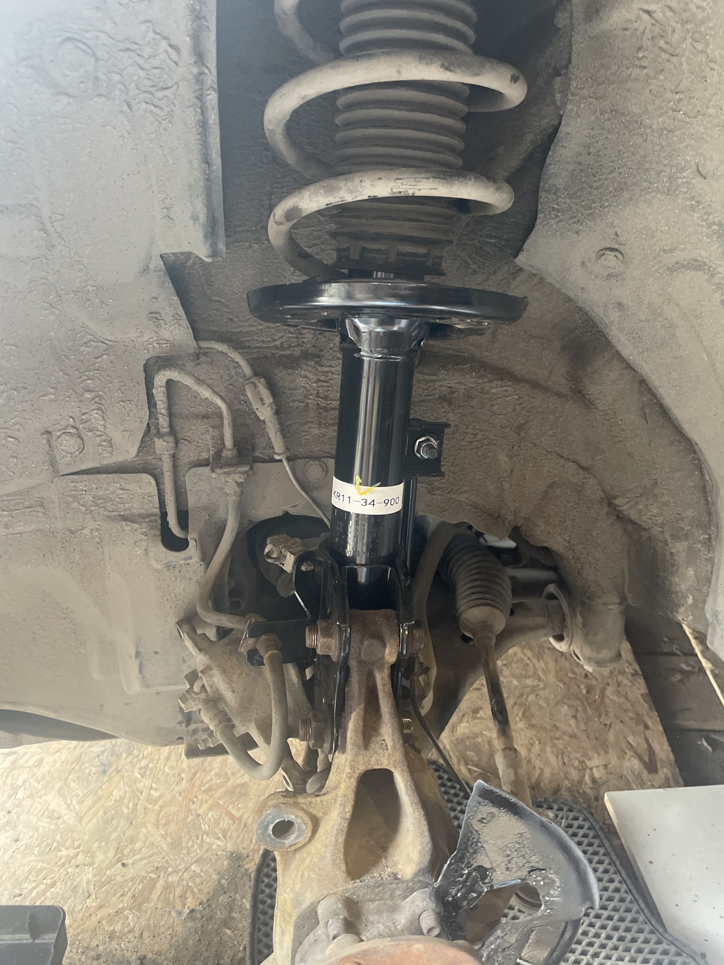 Замена передних амортизаторов — Mazda CX-5 (1G), 2 л, 2013 года ...
