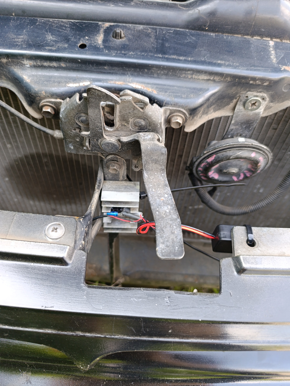 Закрепил электронику стяжками — Toyota Vista (30)