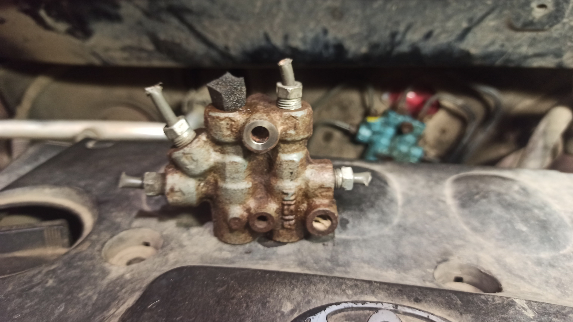 Замена тормозных дисков и регулятора тормозного усилия — Toyota Echo, 1 ...