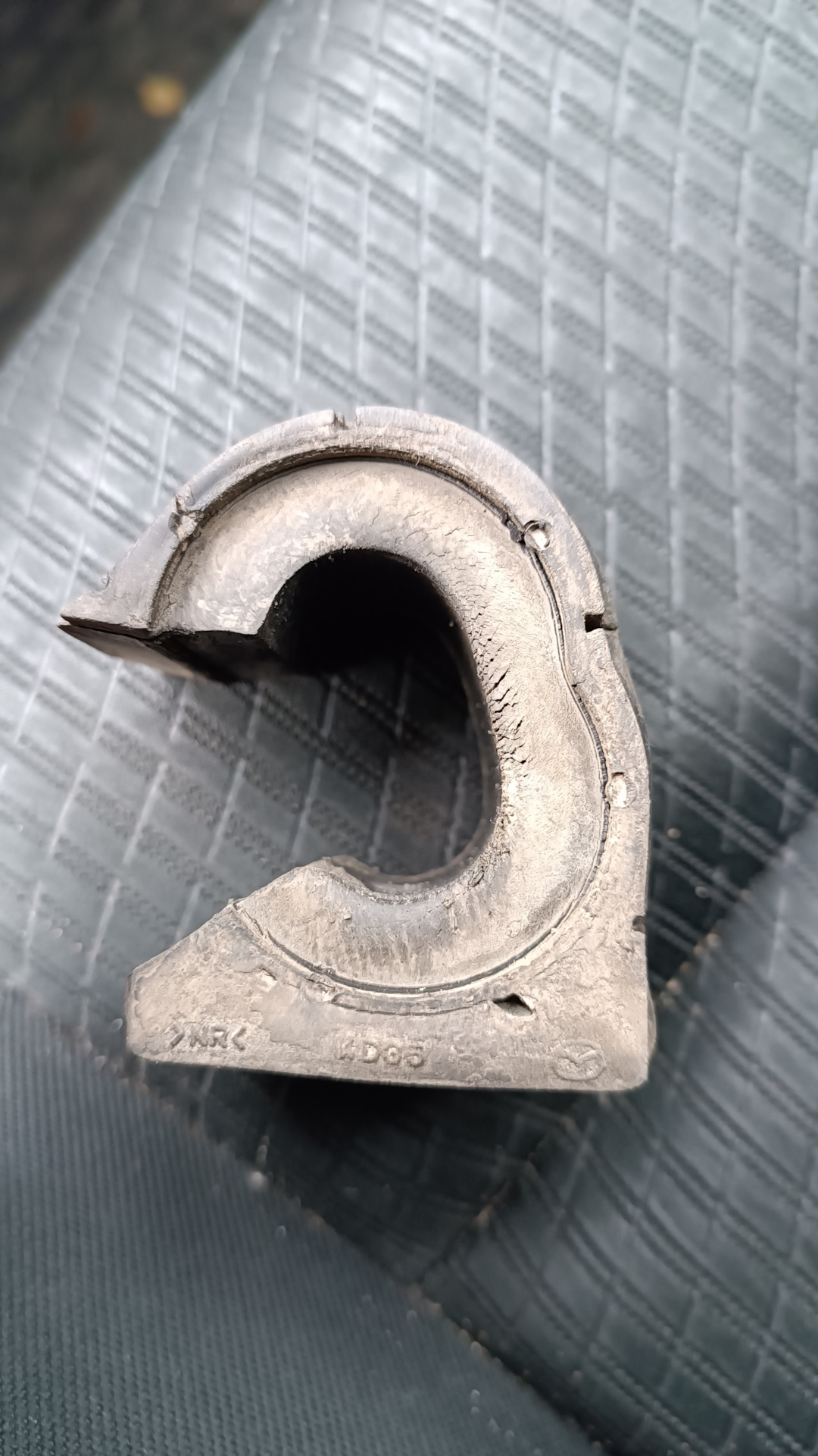 Замена втулок переднего стабилизатора — Mazda CX-5 (1G), 2 л, 2012 года ...