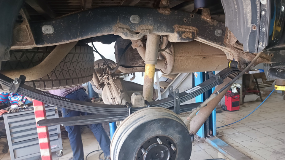 Замена рессор — Toyota Hilux (7G), 3 л, 2011 года | тюнинг | DRIVE2