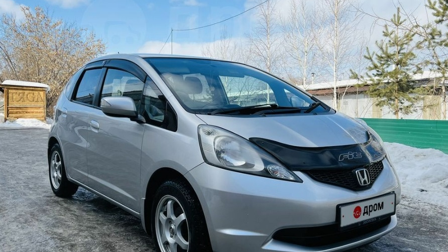 Хонда новокузнецк. Хонда фит 2009 года. Хонда фит 2009 l. Honda Fit 2. Хонда фит 2009 белый.