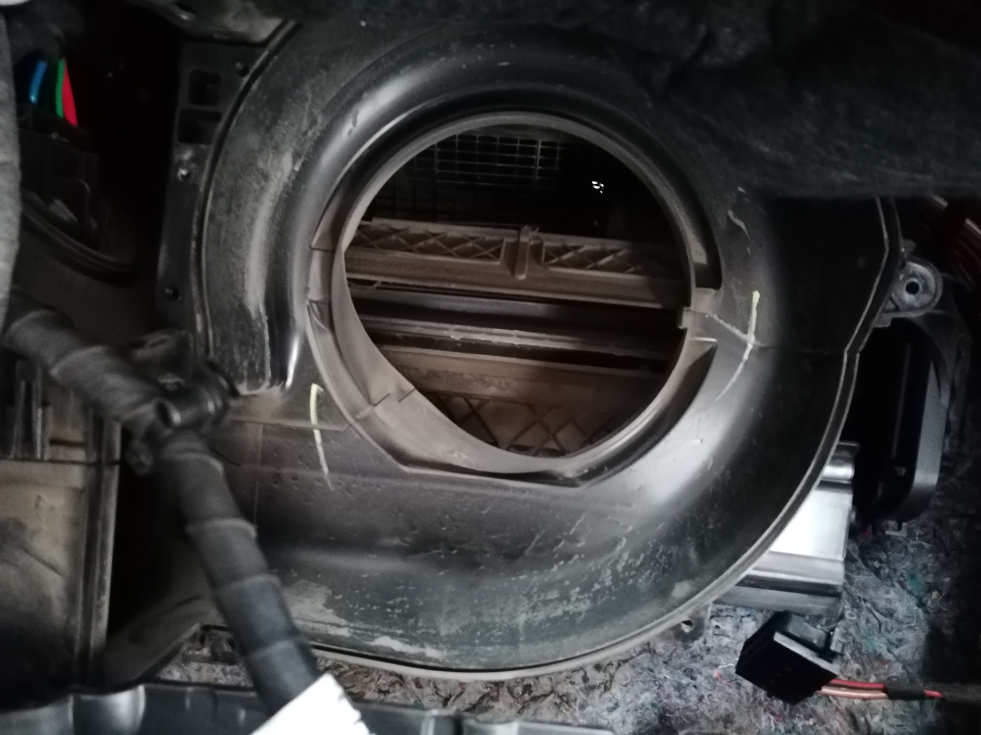 Свист печки — Volkswagen Polo Sedan, 1,6 л, 2012 года | другое | DRIVE2