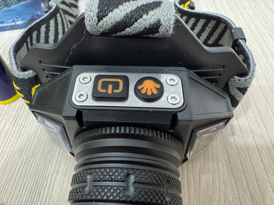 Кнопки управления фонарем. — Opel Astra H