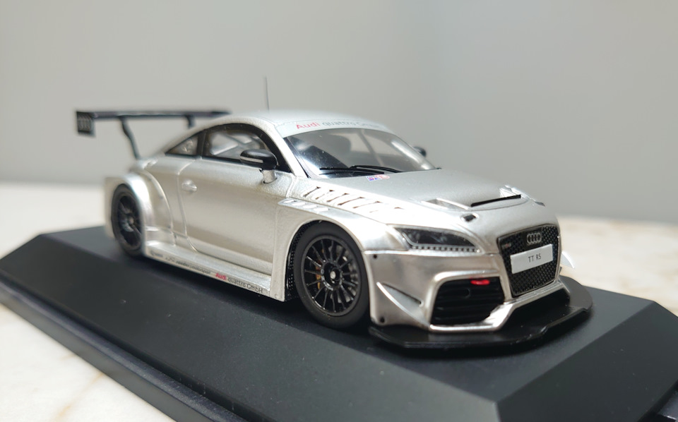 ディーラー特注　Sparks製Audi TT RS VLN プレゼンテーション ディーラー特注 Sparks製Audi TT RS VLN プレゼンテーション