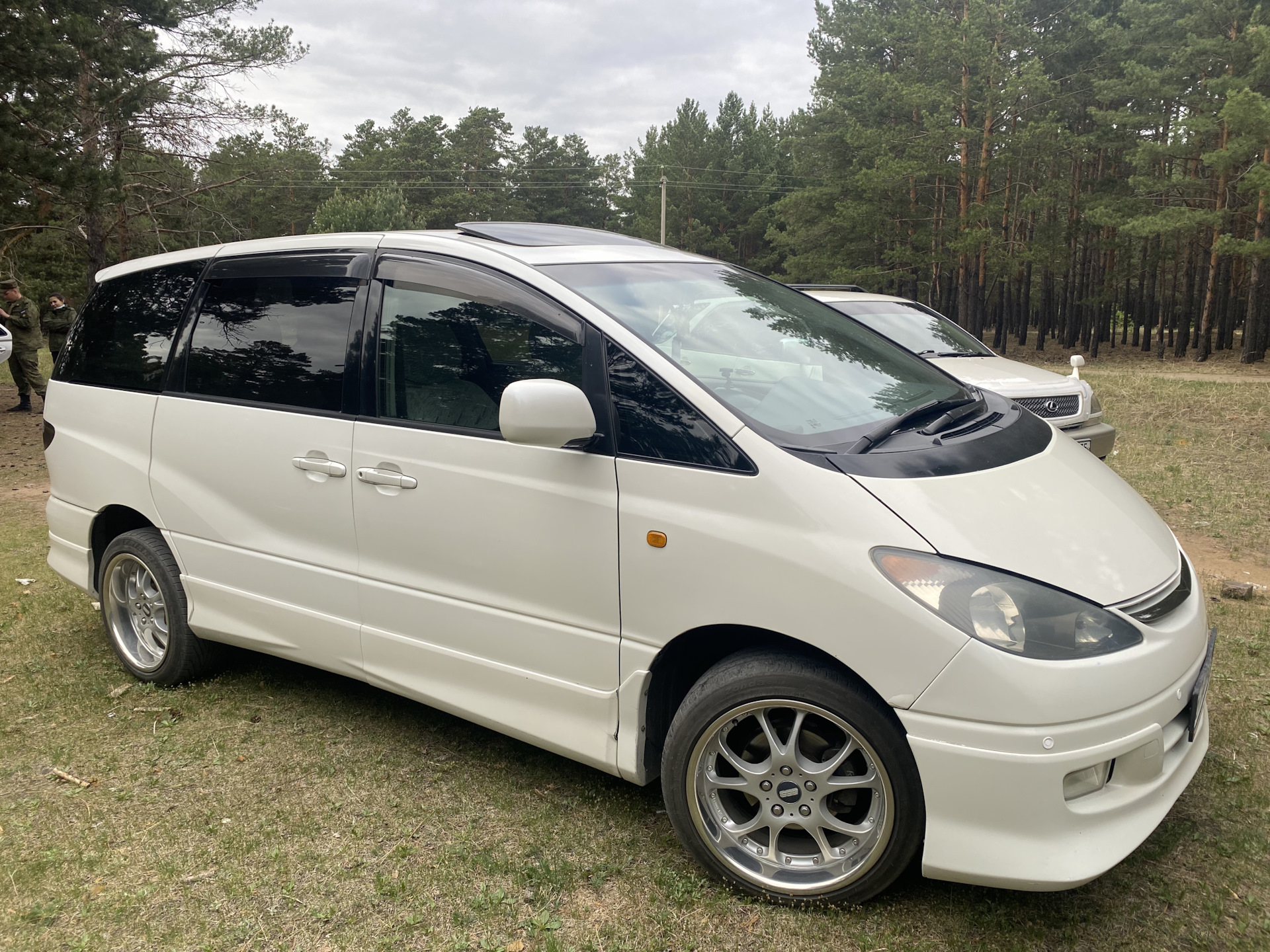 Toyota Estima 3 пластик лобового