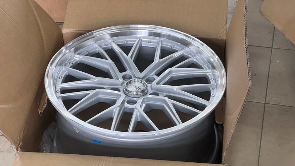 Vorsteiner с полкой Flow Forming + GoForm Zonda GH18 — Toyota Crown ...
