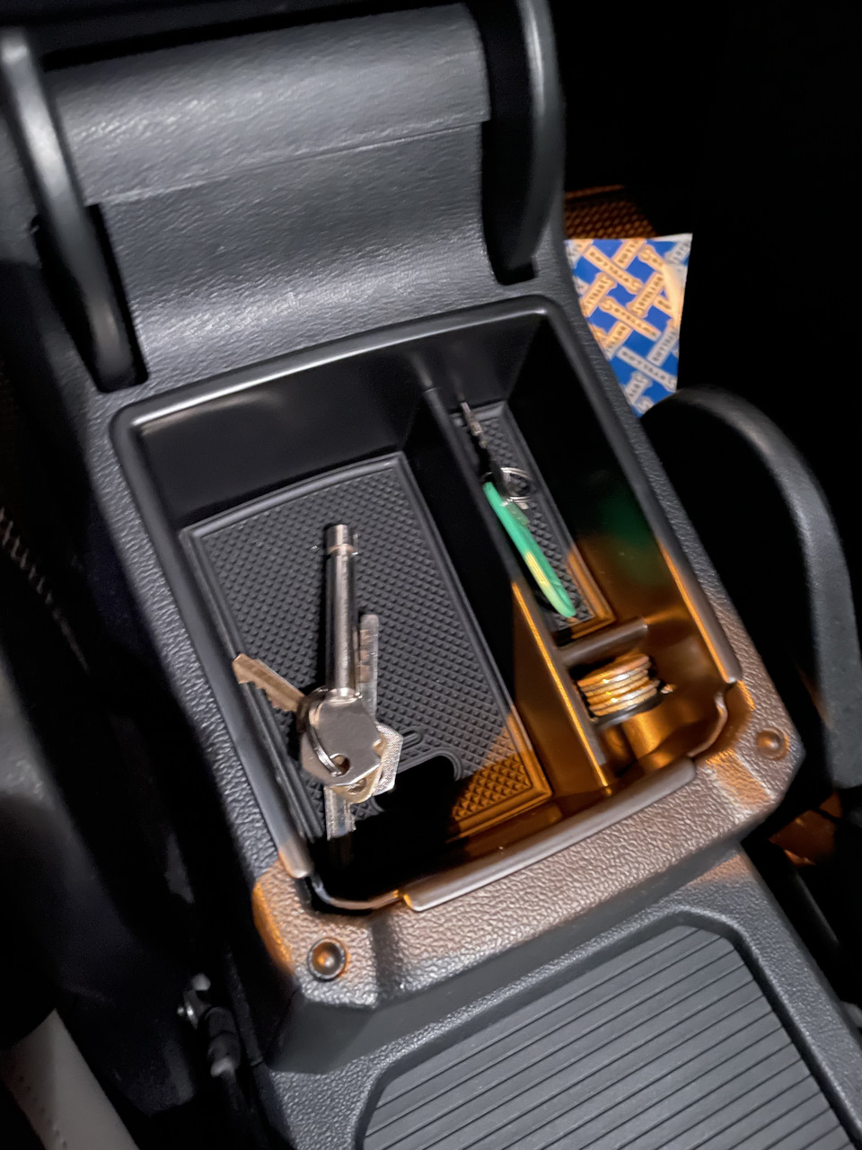 Второй этаж в подлокотник — Volkswagen Tiguan (2G), 1,4 л, 2019 года ...