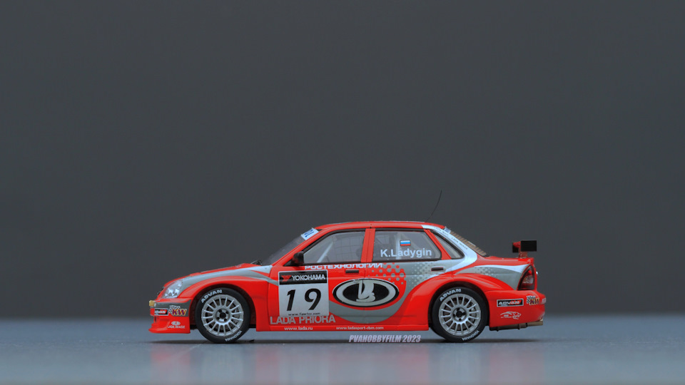 ミニカー 1/43 LADA Priora WTCC 2009 J. Thompson MODEL CARS Lada Priora №18 WTCC V.Lagen 2009 DIP 1:43