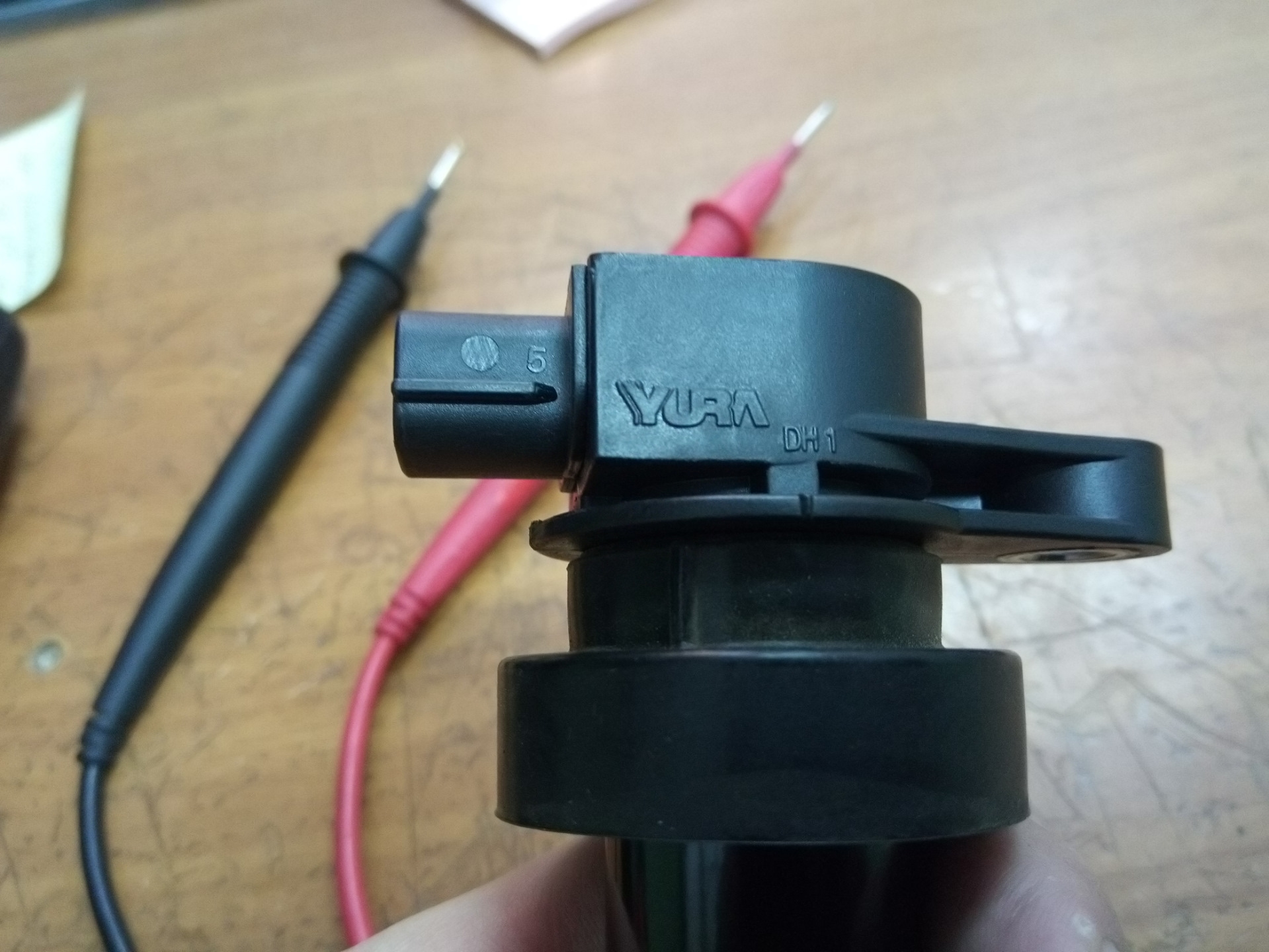 перегоревший удлинитель на катушке. катушка era киа сид 1,6. сгоревшая катушка зажигания m104. 6 era. катушка зажигания солярис 1.