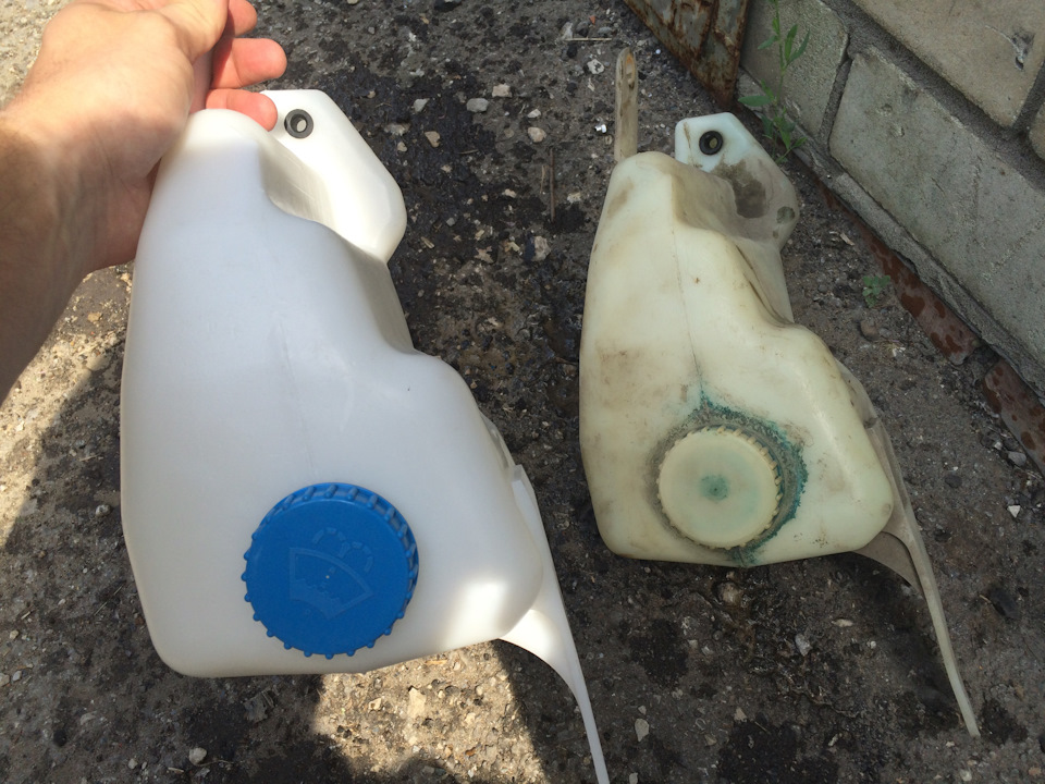 Заменил бачок омывателя, моторедуктор замка задней двери, колокол ...