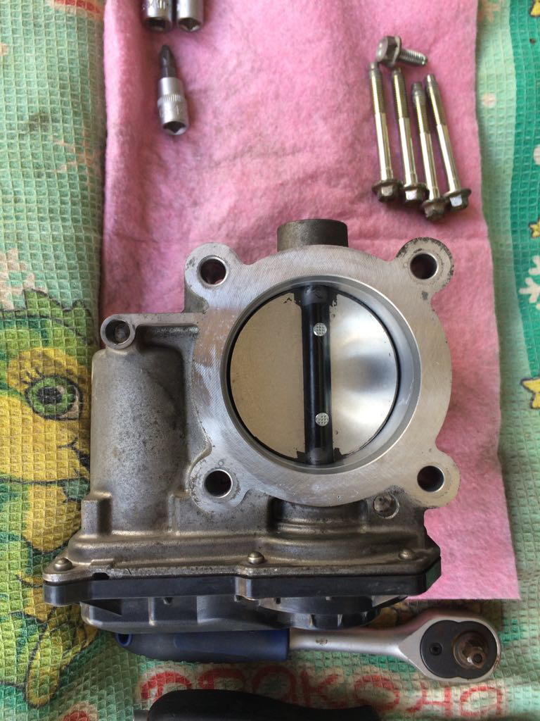 Замена свечей, чистка дросселя. — DRIVE2