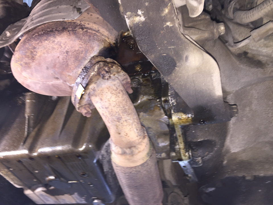 Больше всего текла прокладка под корпусом масляного фильтра. — Opel Astra H