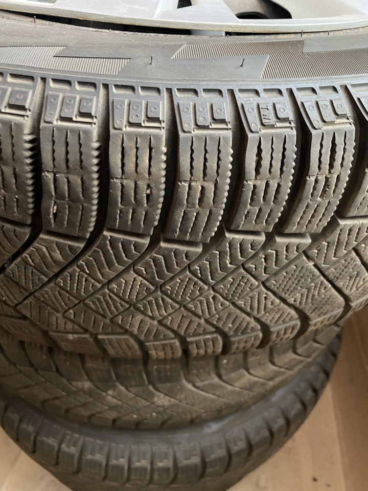 Шины зимние нешипованные Pirelli 205/55 R16, штампованные диски ...