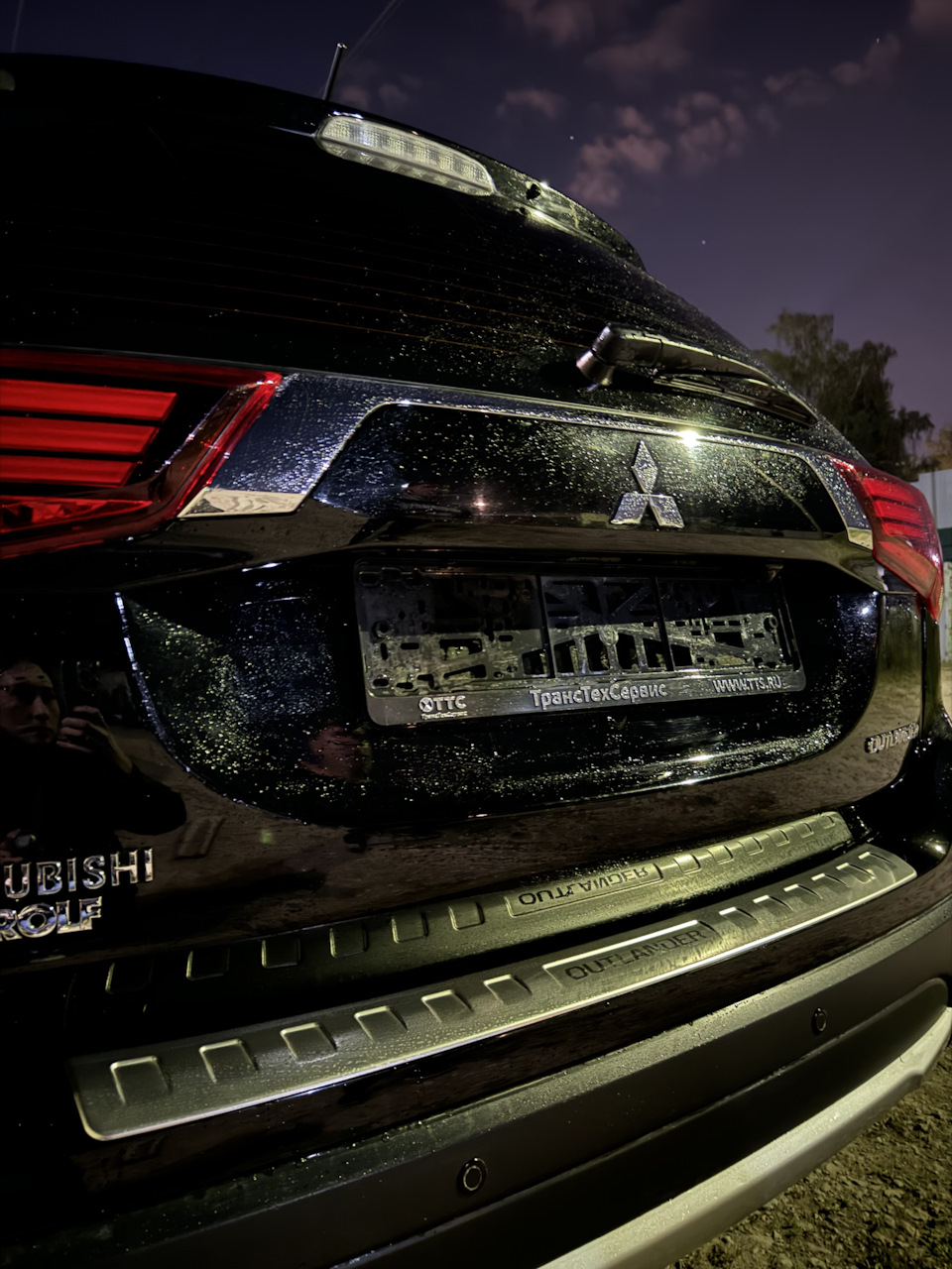 Победа над дребезгом заднего гос. номера — Mitsubishi Outlander (3G), 2 ...