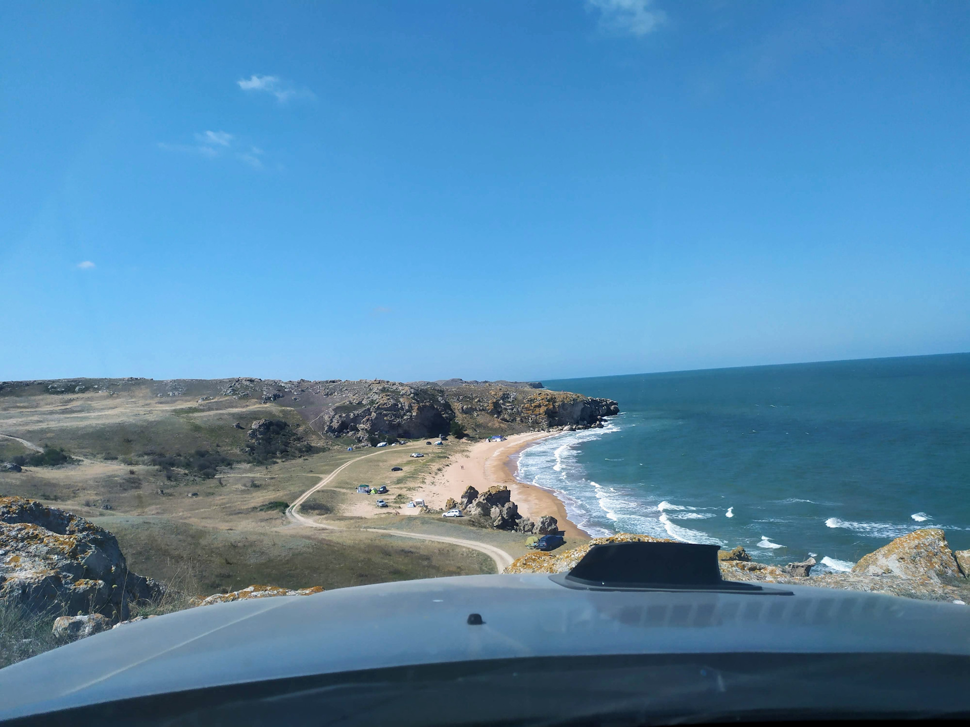 Генеральские пляжи в Крыму с палаткой