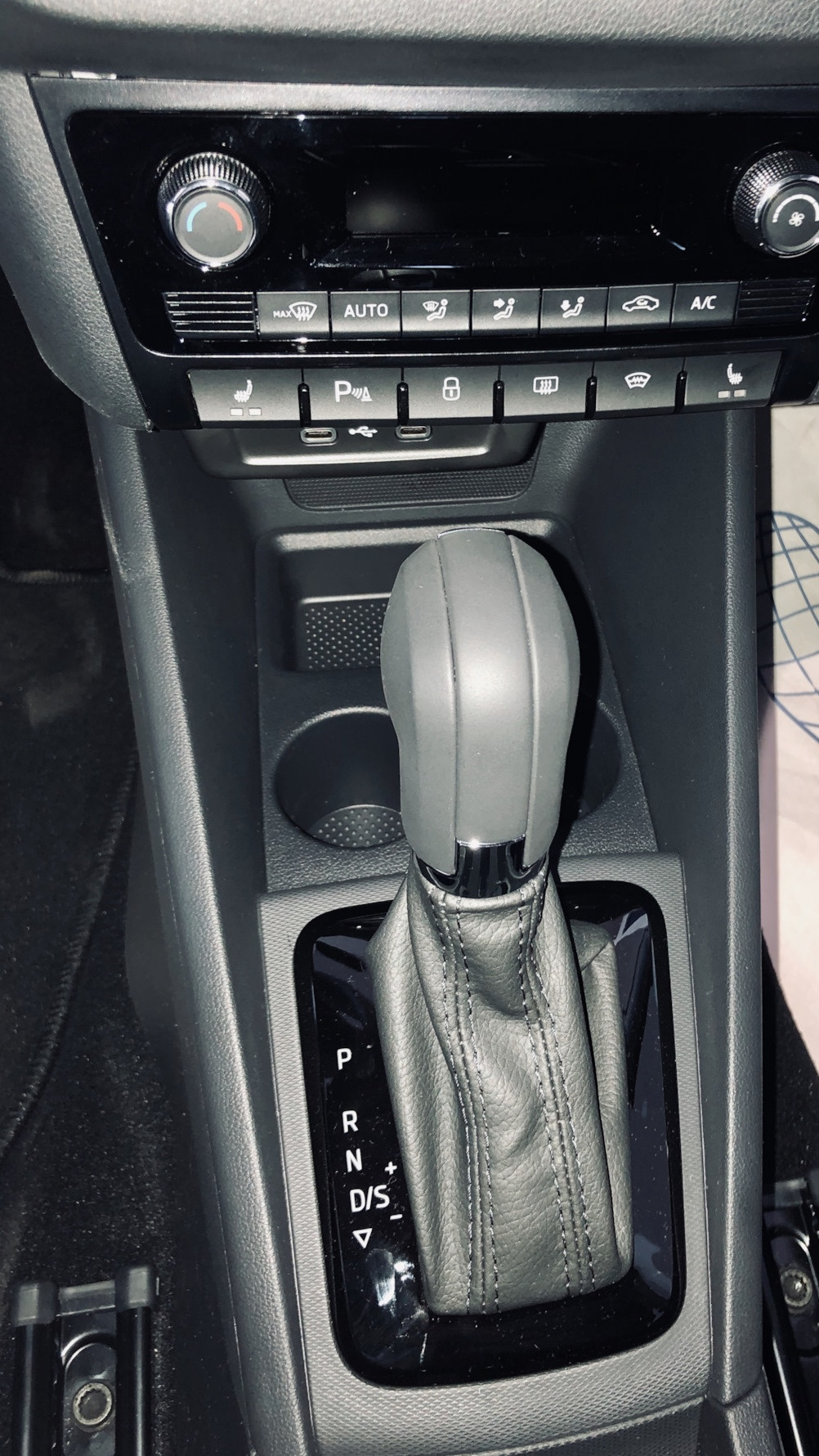 Кожаные ручки АКПП VW POLO LIFTBACK. Новые, оригинал, не Китай! Цена ...