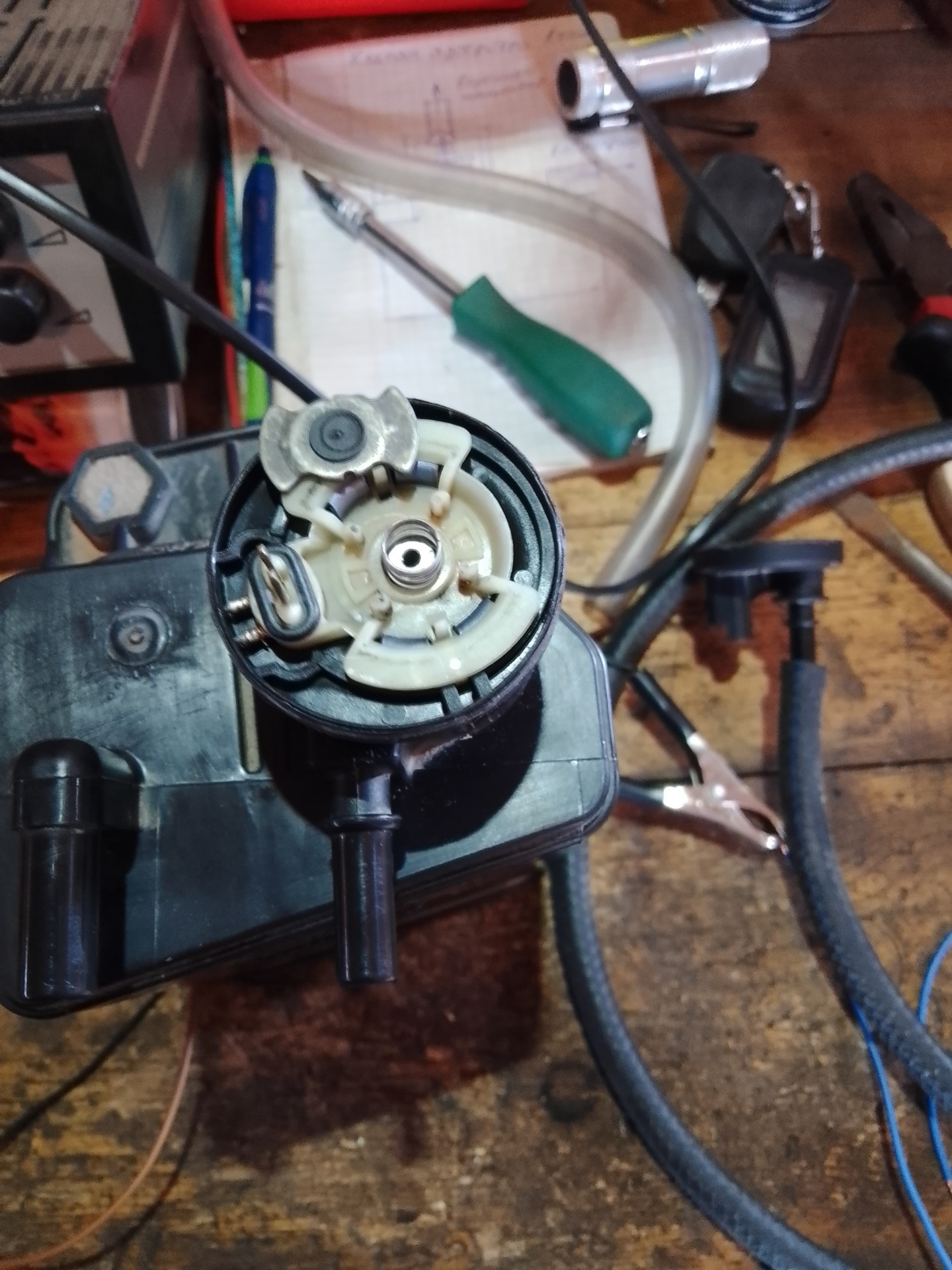 Проверка клапана адсорбера, и проблема с напряжением на клемме ...