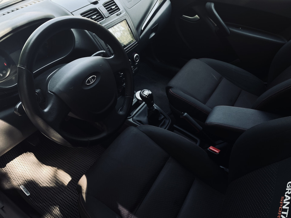 Подлокотник типа Vesta SW — Lada Granta Sport, 1,6 л, 2018 года ...