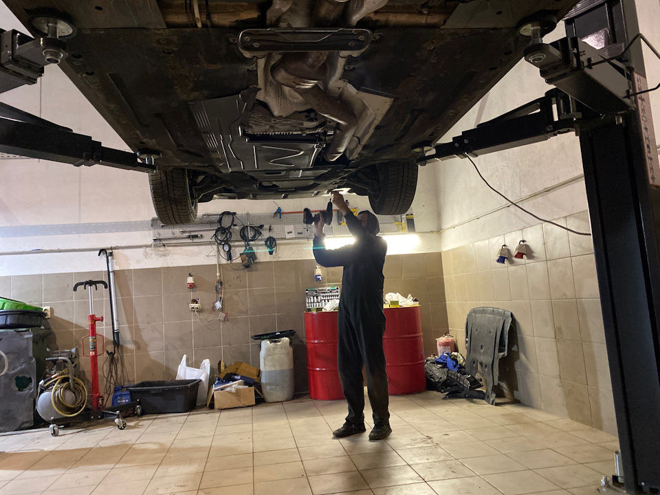 Замена масла в раздатке и редукторах — BMW 3 series (F30), 2 л, 2014 ...