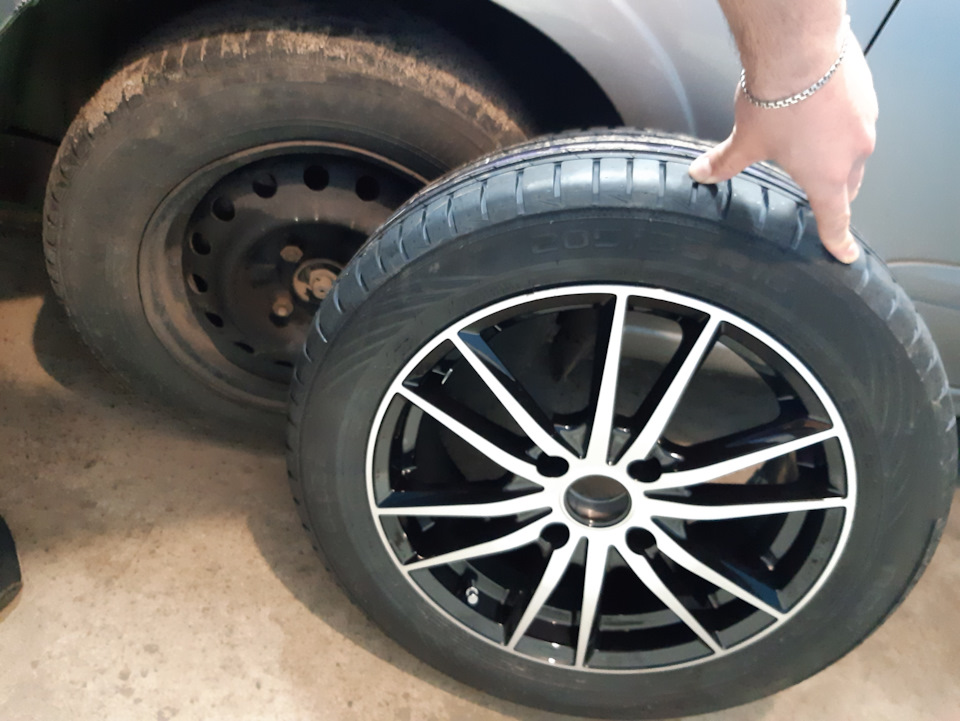 Кто может подсказать как свести задние колодки в барабанах — Nissan ...