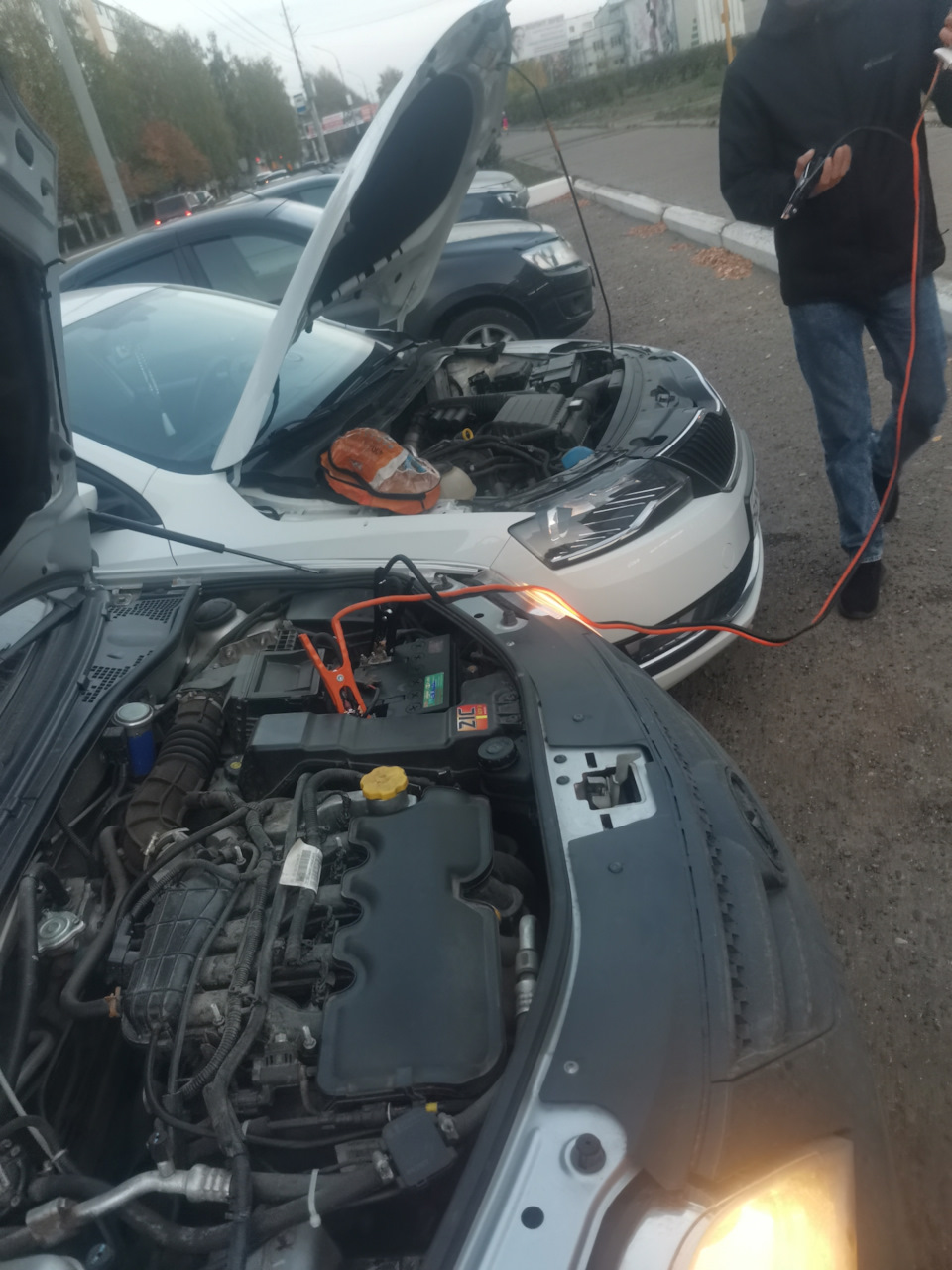 89. Зарядка правильная АКБ. Замена АКБ — Lada Largus Cross, 1,6 л, 2019 ...