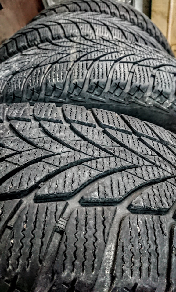 Шины зимние нешипованные Goodyear 215/65 R16. Б/у | 16 000 ₽ в городе ...