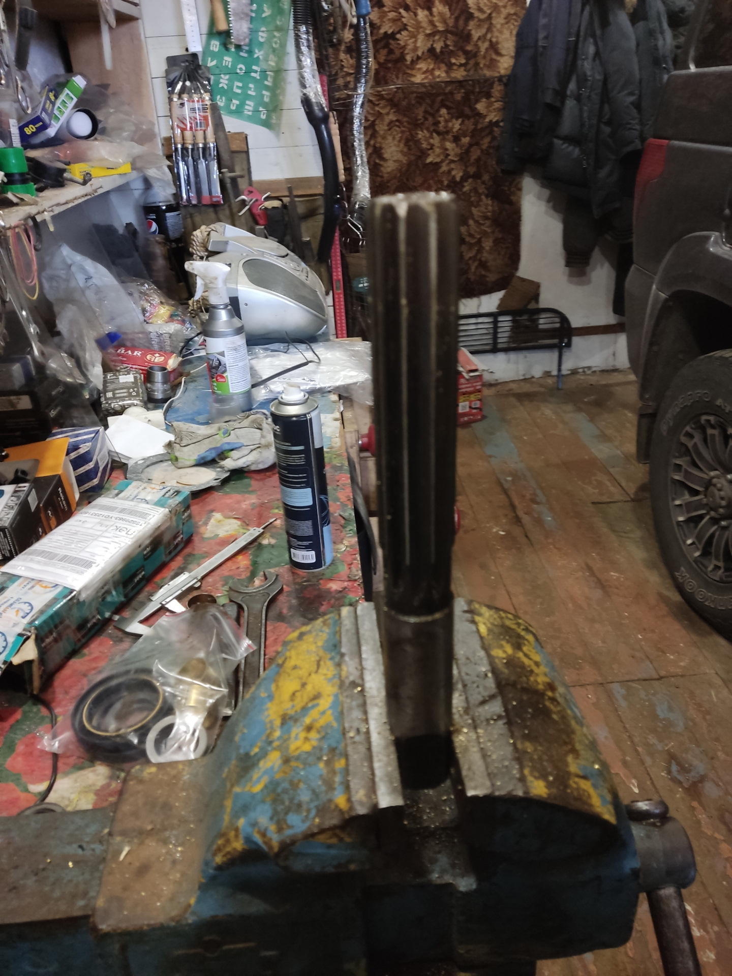 Замена сальника левого шарнира поворотного кулака. — УАЗ Patriot, 2,7 л ...