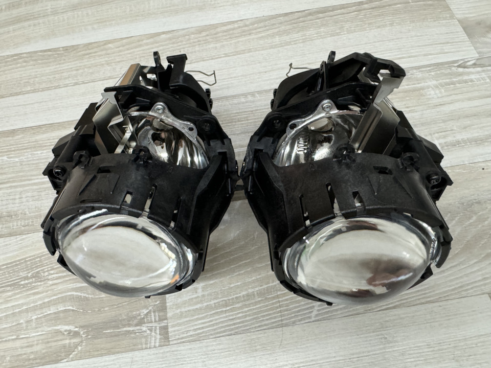 Заводские линзы zkv в фары Volvo S80 II, XC70. на Volvo XC70 III, Volvo ...
