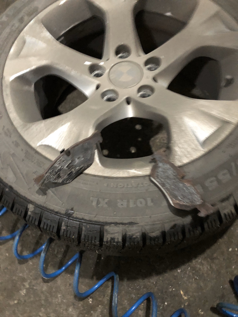 Колодки тормозные задние. ©️проблемки — клинит супорт . — BMW X1 (E84 ...