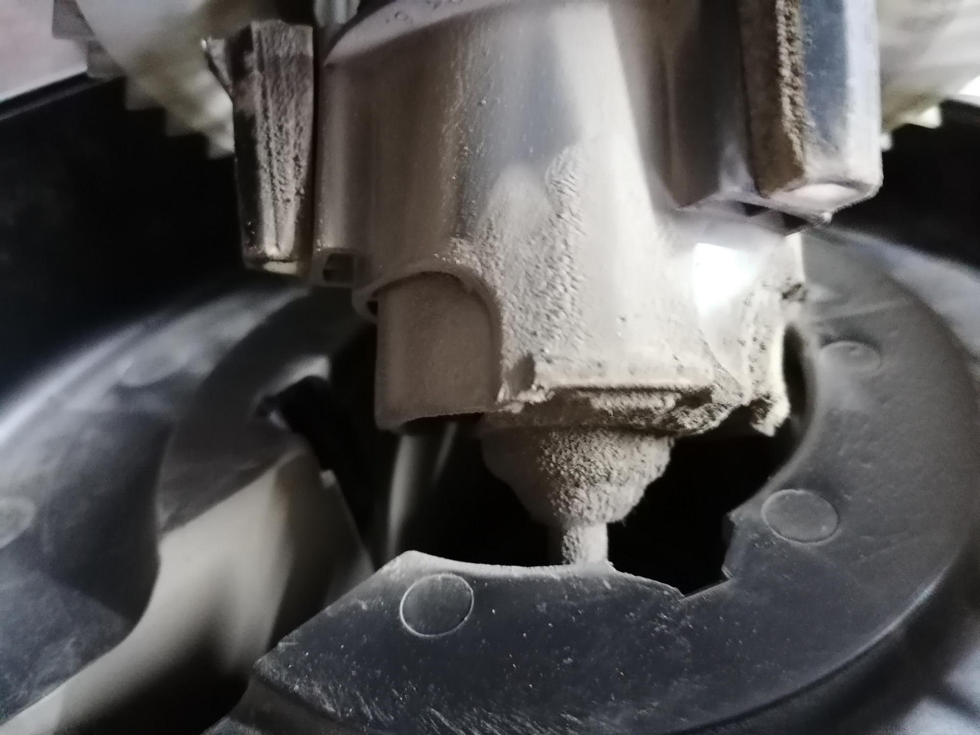 Свист печки — Volkswagen Polo Sedan, 1,6 л, 2012 года | другое | DRIVE2