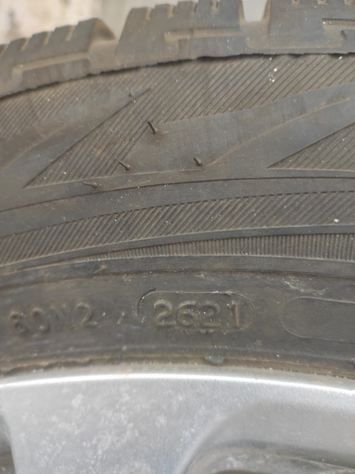Шины зимние нешипованные Nokian 225/55 R18, литые диски Mitsubishi ...