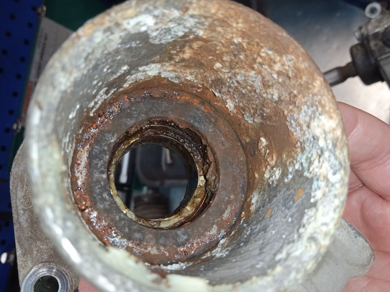 Электрическая рулевая рейка BMW — ремонт после воздействия воды ...