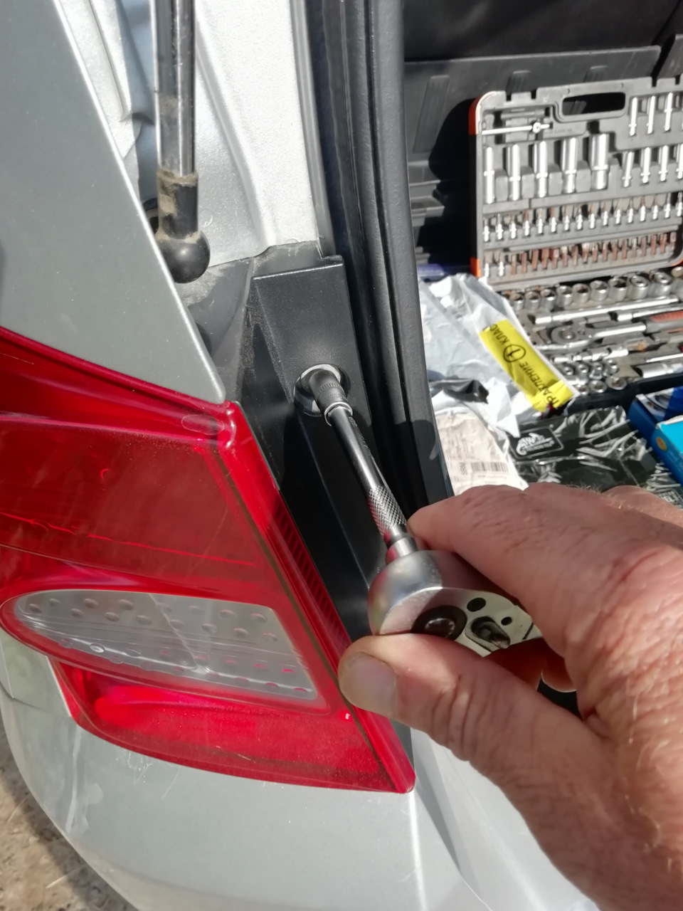 Отварачиваем болты — Honda Freed Spike