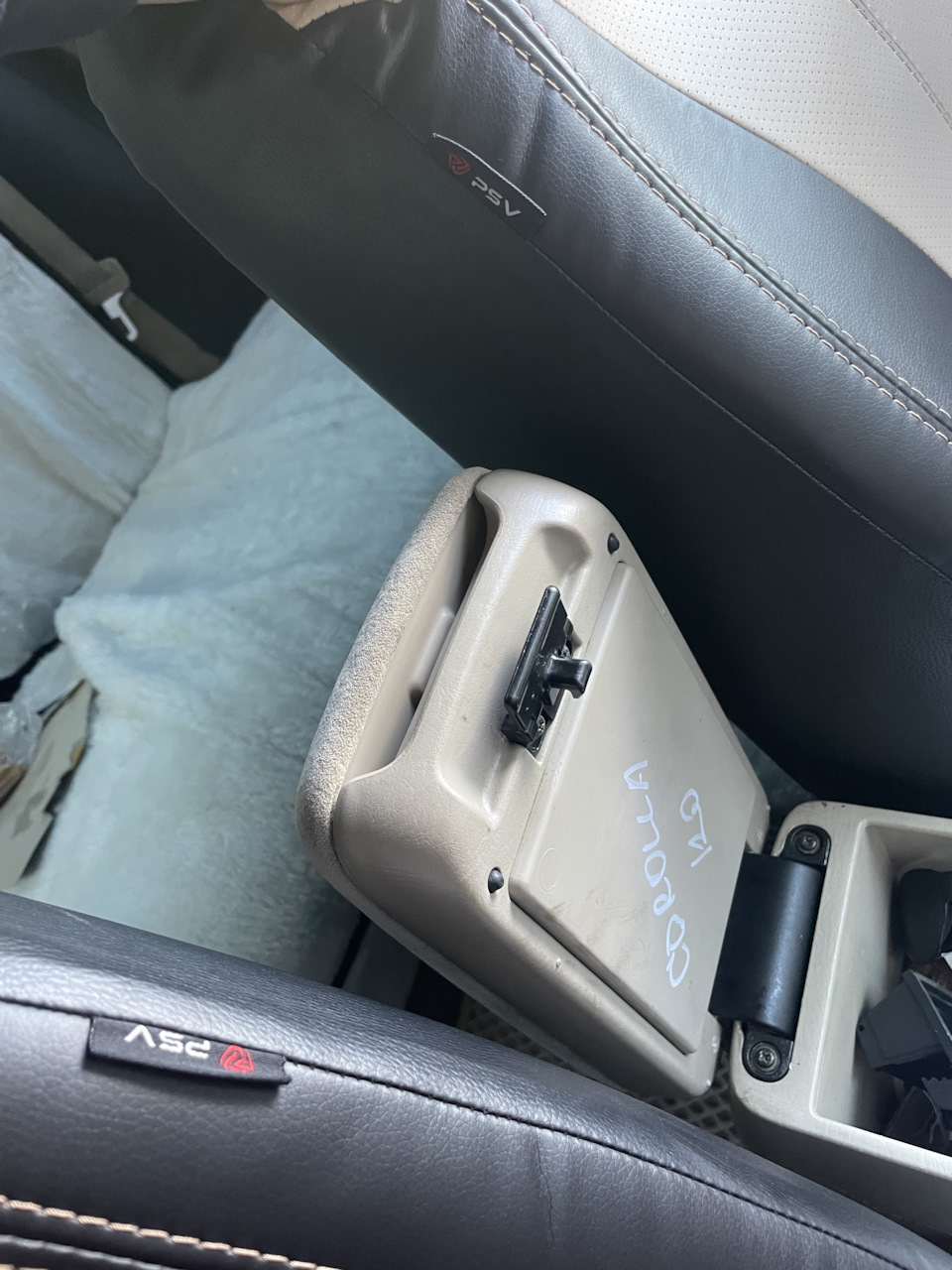 Двойной подлокотник — Toyota Corolla (120), 1,5 л, 2002 года | просто ...