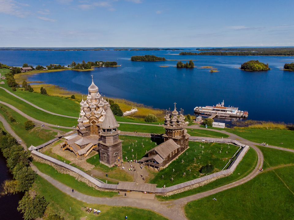 Остров Кижи. — Jeep Cherokee (KL)