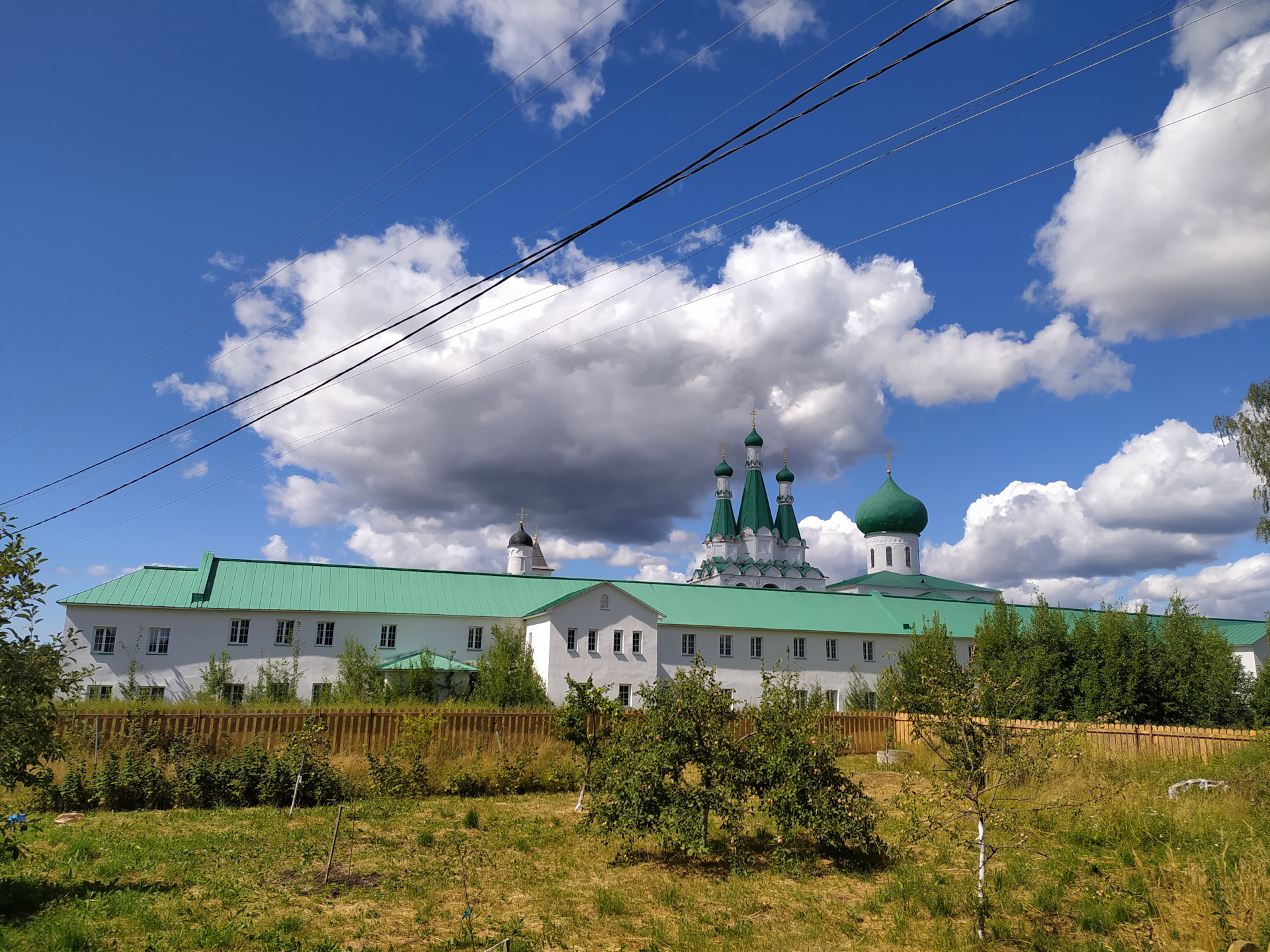 Старая слобода александро свирский. Подворье Александро-Свирского монастыря. Александро-Свирский монастырь. Свирский пляж.