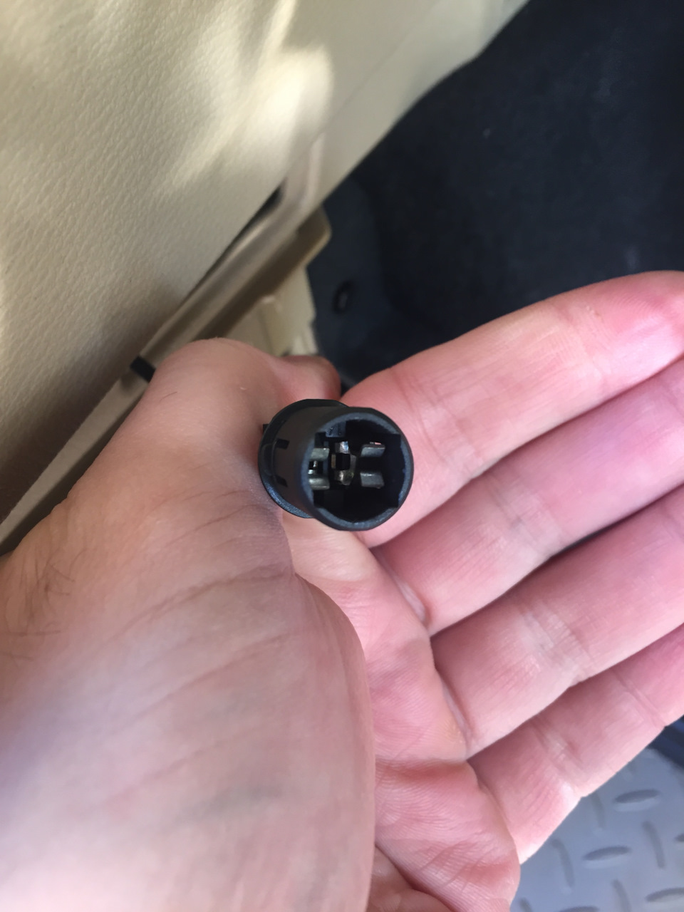 Не горит свет в багажнике — BMW X3 (F25), 2 л, 2013 года | поломка | DRIVE2