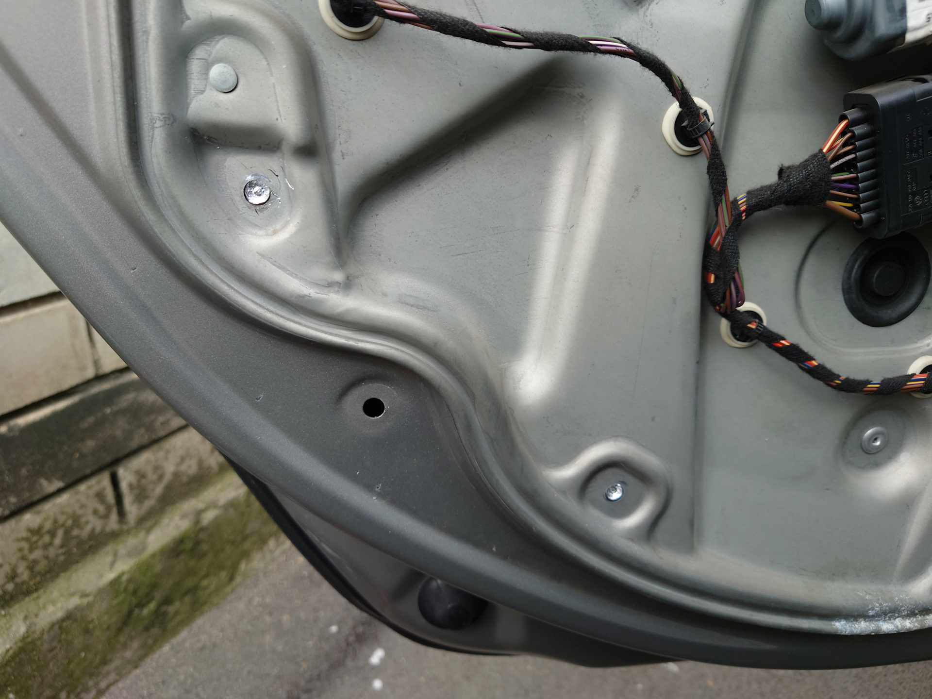 Установка щитов задних дверей на резьбовые заклепки. — Skoda Octavia A5 ...