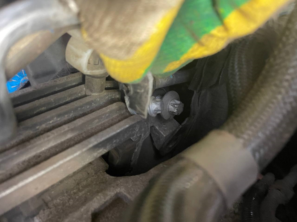 Тот самый мешающий кусок пластика. — BMW 2 series Gran Tourer (F46)